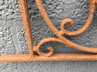 Balcony railing, window rack, cast iron-rust.